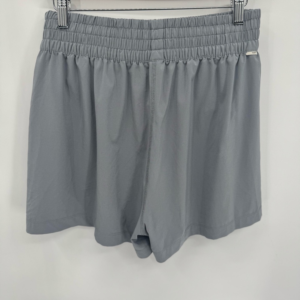 Vuori Villa Shorts Gray Women’s Medium High Rise 3” Athletic Travel Activewear - Picture 3 of 6